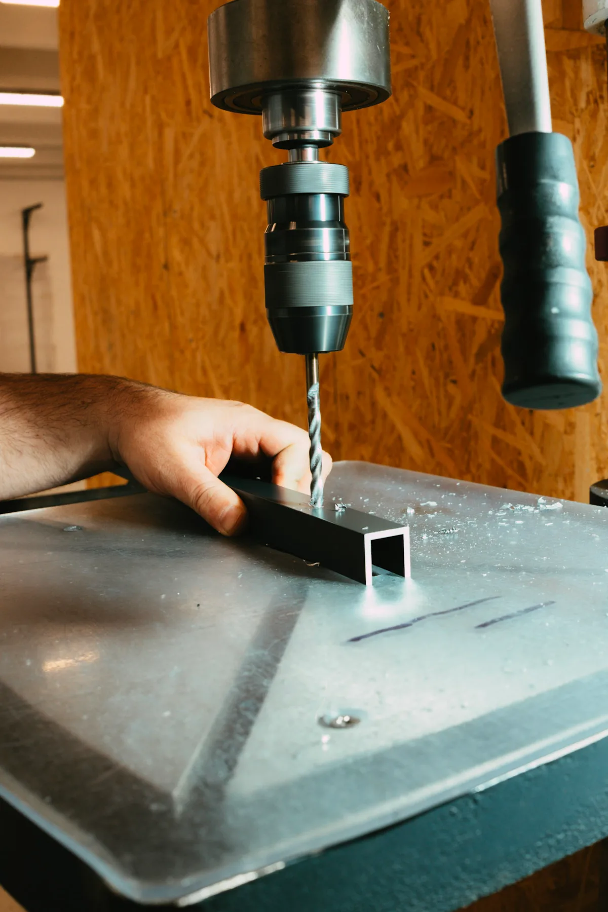 Přesné vrtání profilů